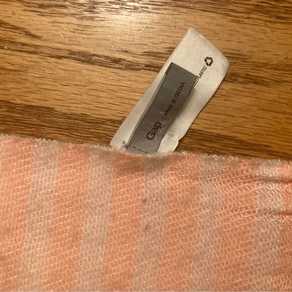 Gap Light Peach Soft Fringe Scarf - Picture 6 of 7